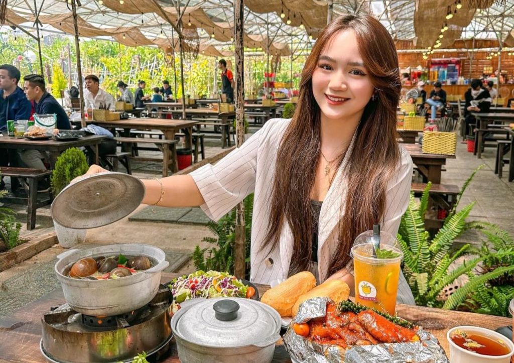 Ốc bưu nhồi thịt Đà Lạt - món ngon không thể bỏ lỡ khi đến với Tiệm Gà Túk Túk