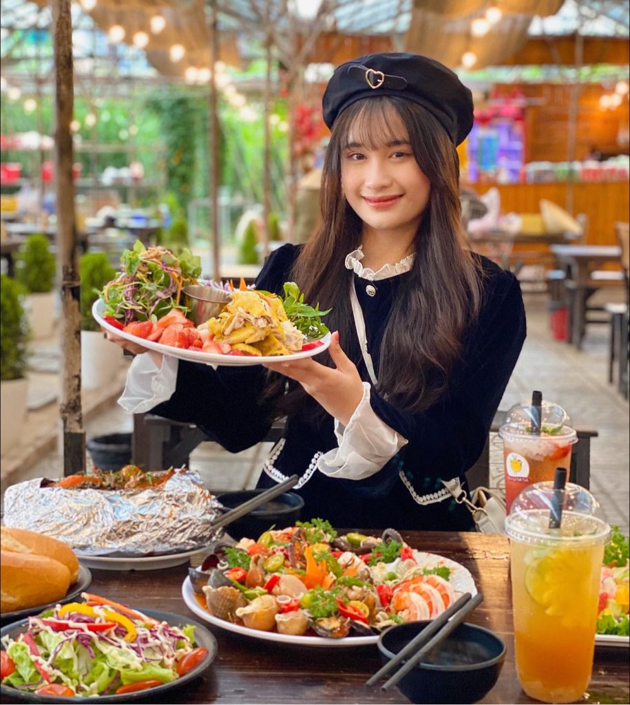 Xuất hiện món gỏi gà dâu tây thơm ngon lạ miệng tại Tiệm Gà Túk Túk