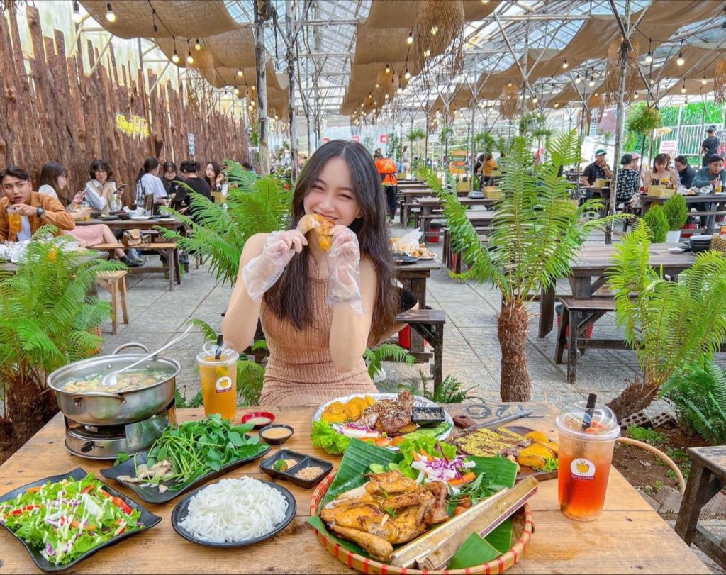 Say đắm món gà nướng cơm lam Đà Lạt tại Tiệm gà Túk Túk