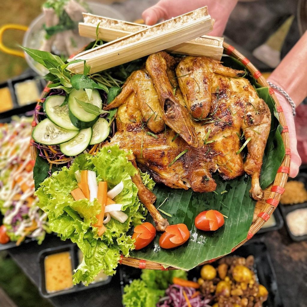 Thưởng thức gà nướng cơm lam Đà Lạt ngon chuẩn vị chỉ có tại Tiệm Gà Túk Túk