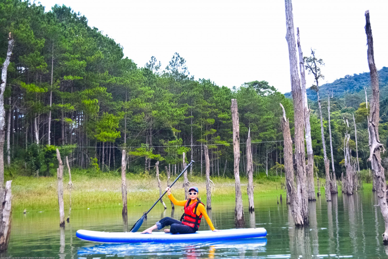 Chèo Thuyền Kayak Trên Hồ Tuyền Lâm