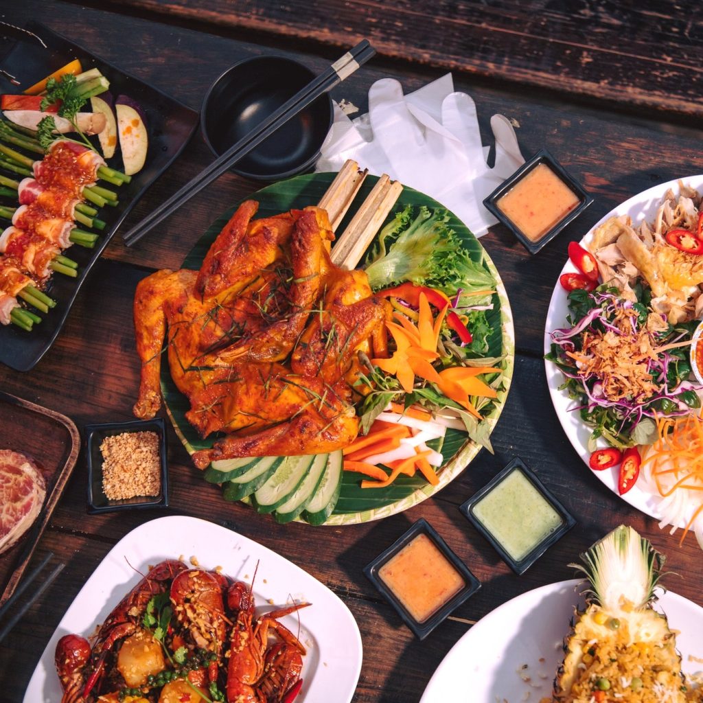 Gà nướng cơm lam