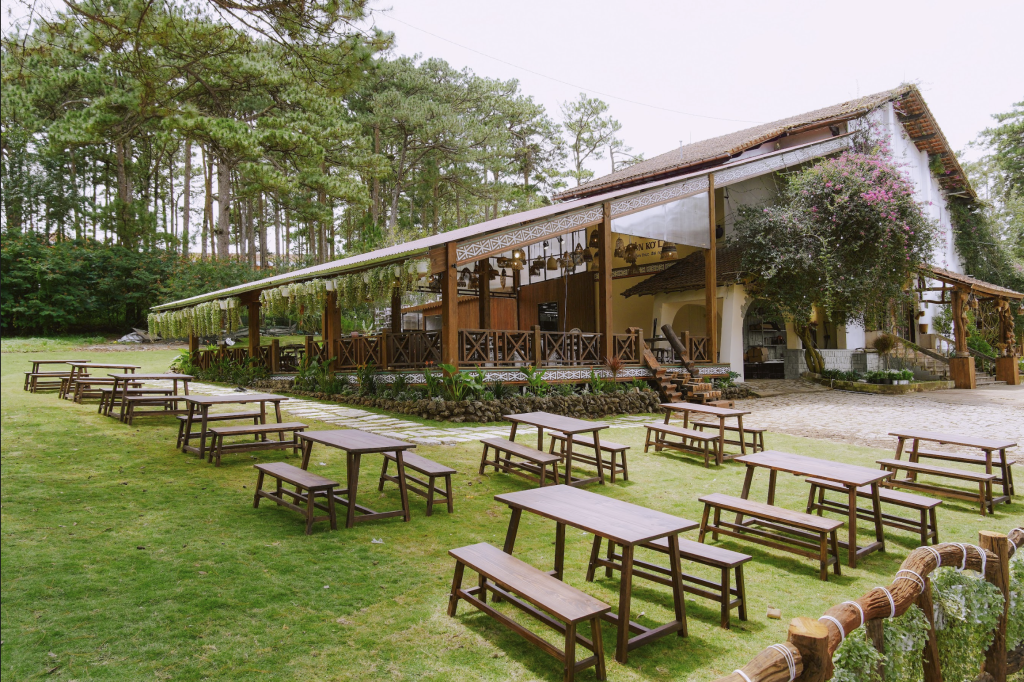 Không gian mộc mạc tại Buôn Kơ Lang – quán ăn ngon Đà Lạt