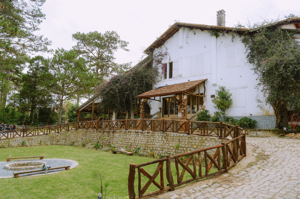 Không gian Buôn Kơ Lang - Quán ăn ngon Đà Lạt