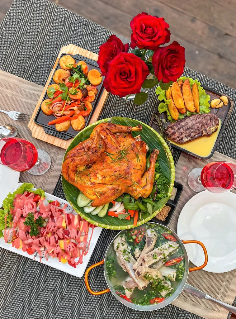 Gà nướng ngon Đà Lạt - Gà nướng cơm lam tại Túk Túk