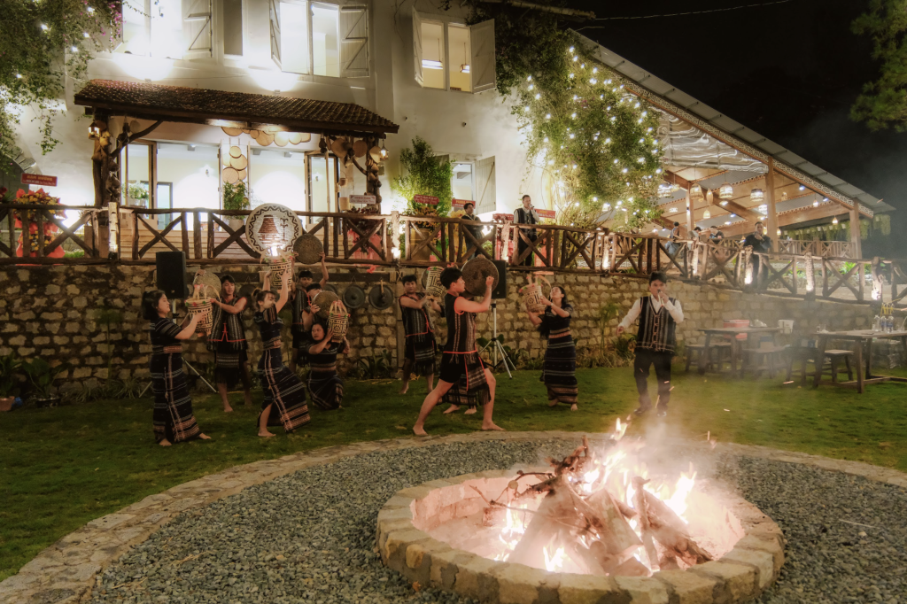 Trải nghiệm văn hoá múa cồng chiêng